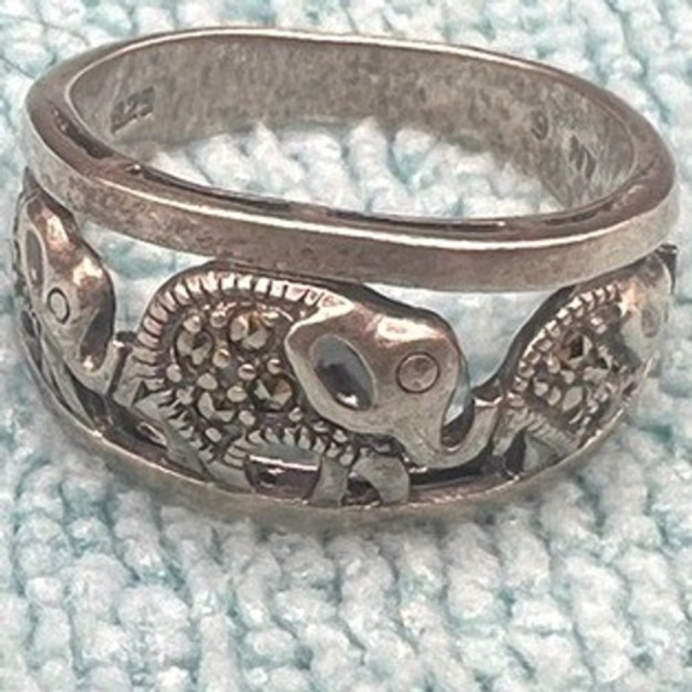 Vintage Sterling Silver Marcasite Ring Band Elephants NV Trunk‎ Up 9 5g READ
